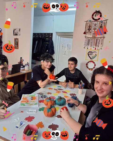🎃🕸️👻 Aventuri de Halloween la școală!👻🕸️🎃